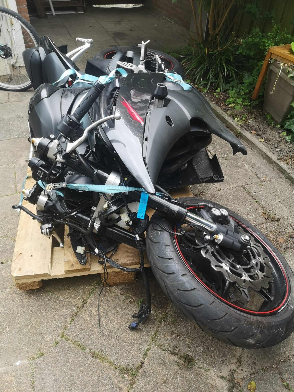Yamaha R6 - Schade aan voorkant, motorblok intact, Motoren, Ophalen, Nieuw