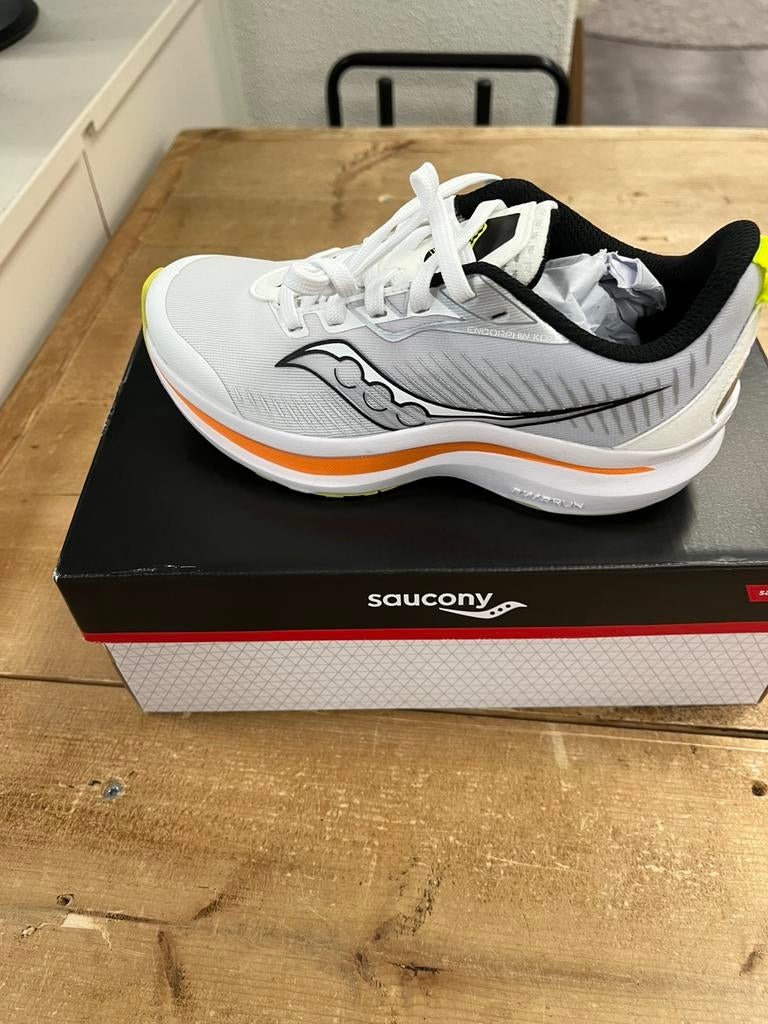 Saucony Endorphin Kids / 32, Sport en Fitness, Loopsport en Atletiek, Nieuw, Hardloopschoenen, Hardlopen, Saucony, Ophalen of Verzenden