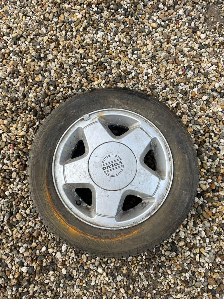 Band met 14” aluminium Volvo velg. 4 gats steek 7 cm, Ophalen