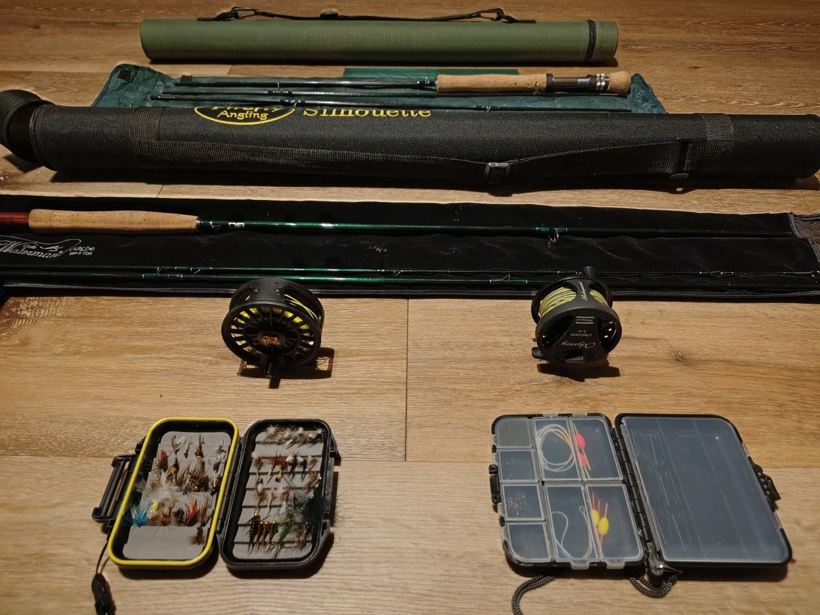 Vliegvis uitrusting zo goed als nieuw 2 vlieghengels., Ophalen, Zo goed als nieuw, Complete set