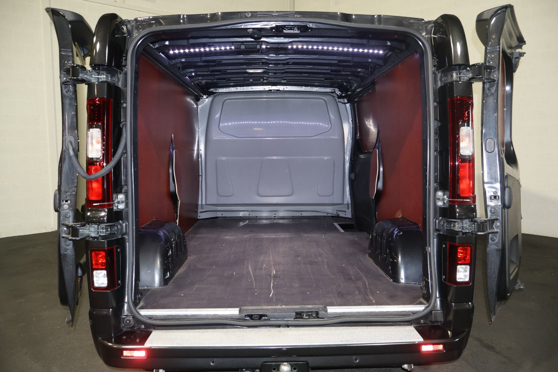 Renault Trafic 2.0 dCi 170pk L2 H1 Automaat Black Edition, Auto's, Stof, Gebruikt, Euro 6, 4 cilinders