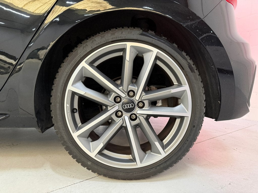 Audi A1 Sportback 35 TFSI 1.5L S-line Automaat, Applecarplay, Zwart, 4 cilinders, 150 pk, Leder en Stof