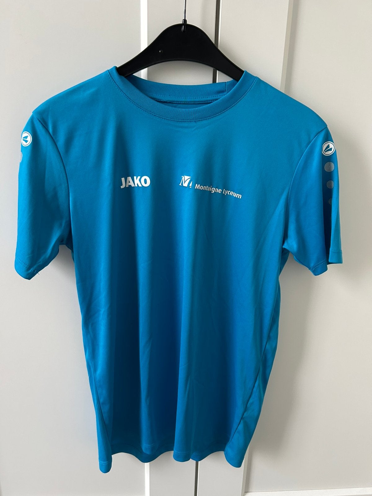 Sportshirt Montaigne mt 164, Ophalen, Zo goed als nieuw