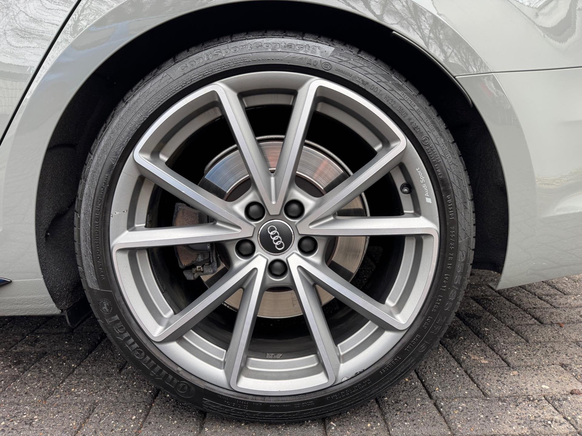 Audi A4 Avant 2.0 TFSI MHEV Quattro Sport S line Black Editi, Auto's, Automaat, Dealer onderhouden, 15 km/l, Gebruikt