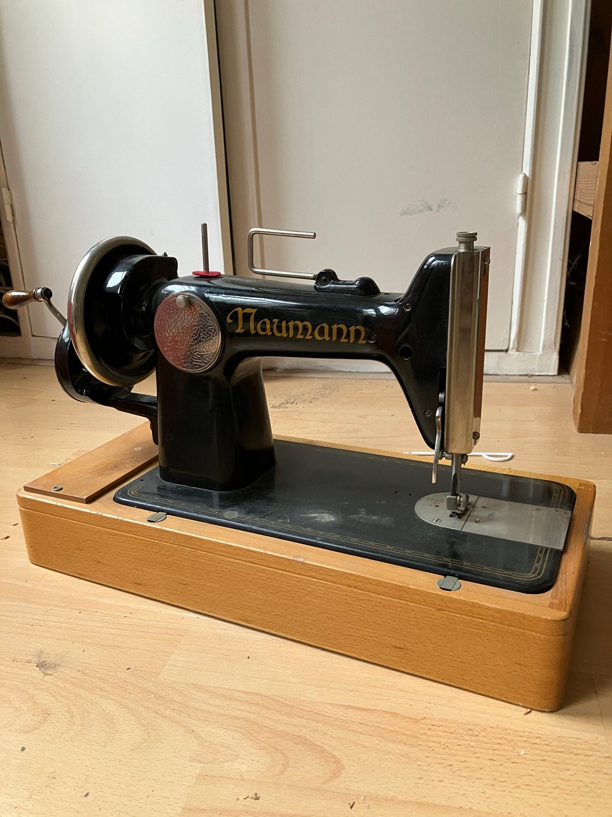 Antieke Naumann handnaaimachine - Werkend en in mooie staat, Hobby en Vrije tijd, Ophalen, Gebruikt, Naaimachine, Overige merken