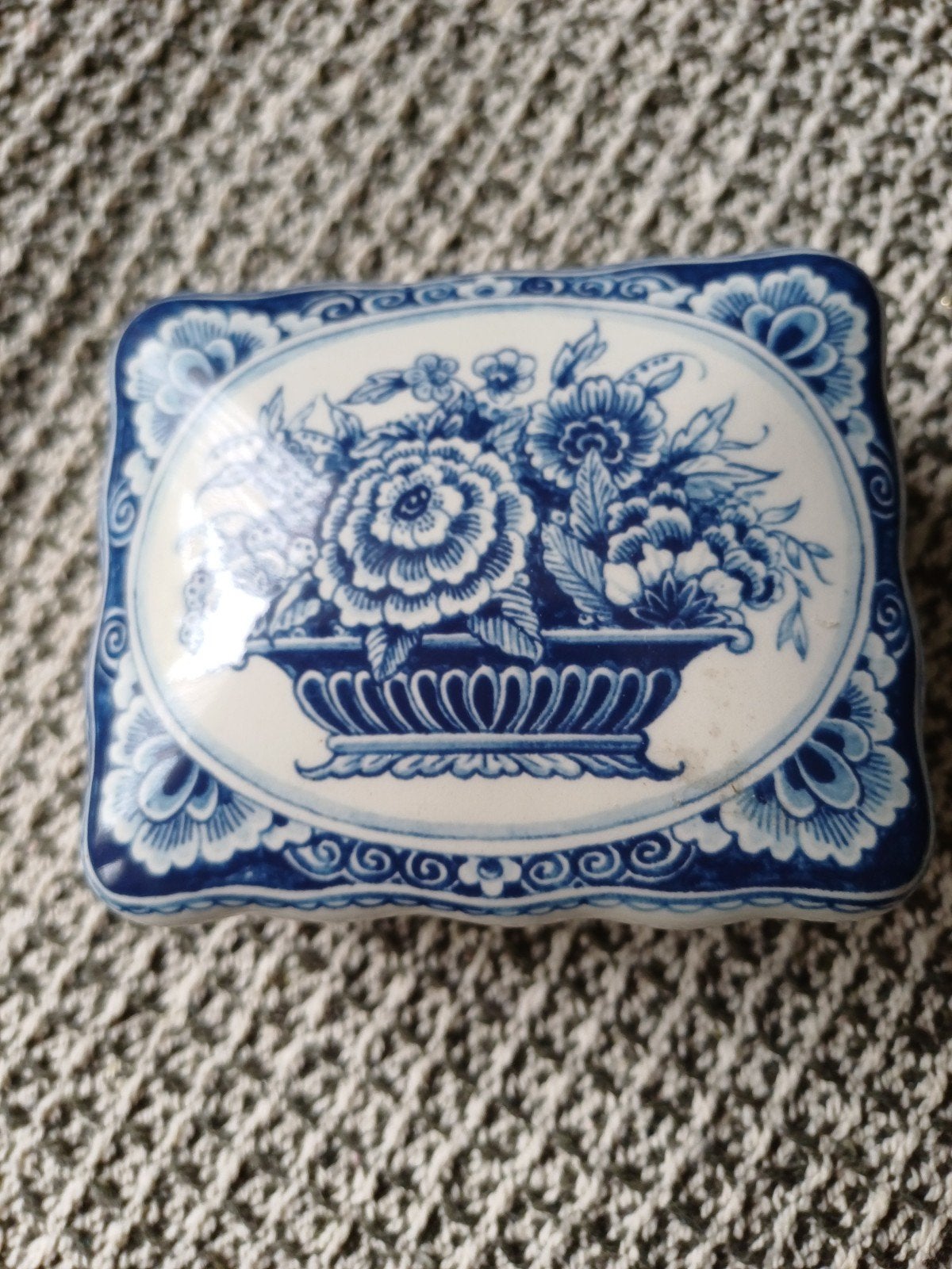 Delfts Blauw doosje met bloemenmotief, Ophalen of Verzenden