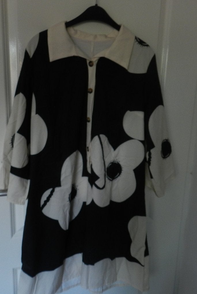Nieuwe zwart/witte jurk met bloemen, maat XL., Kleding | Dames, Verzenden, Zwart, Maat 46/48 (XL) of groter, Nieuw