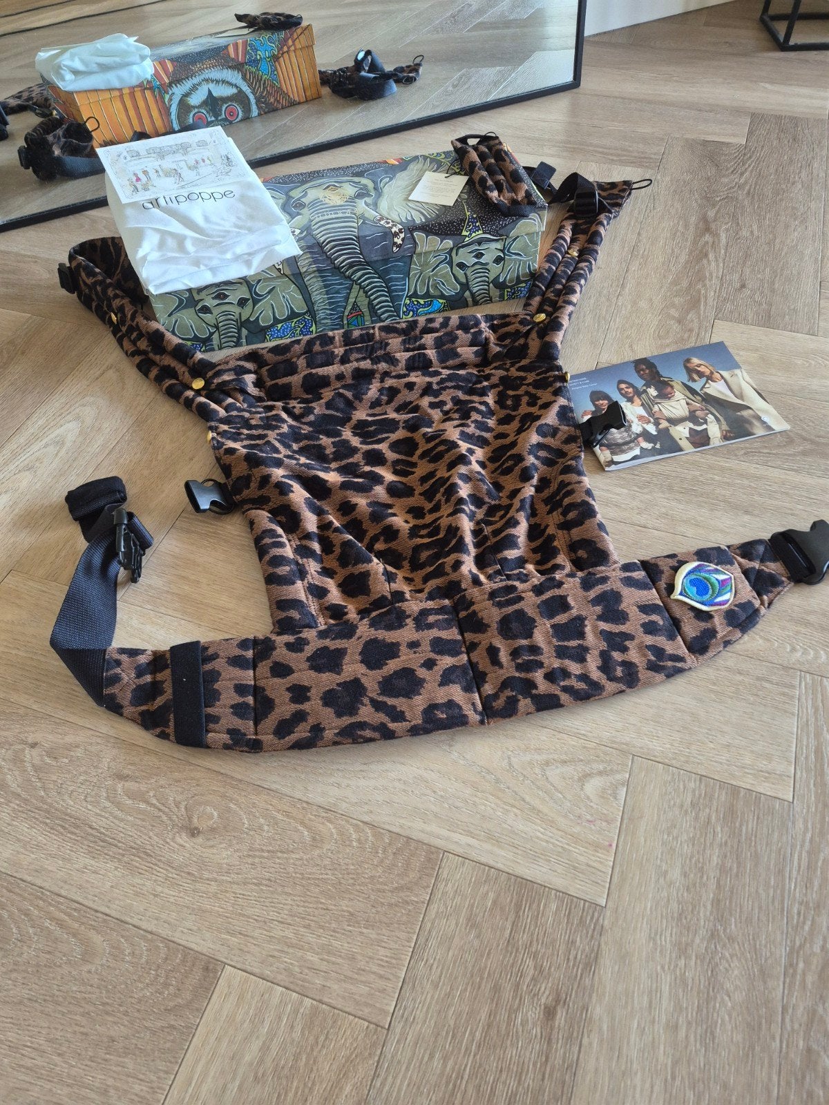 Artipoppe draagzak Zeitgeist Leopard. Zo Goed Als Nieuw, Zo goed als nieuw, Buik, Rug of Zij, Draagzak, Ophalen