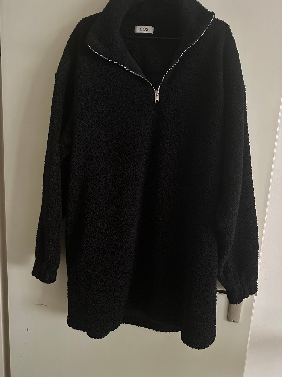Halflange COS fleece jurk met rits, Kleding | Dames, Verzenden, Zo goed als nieuw