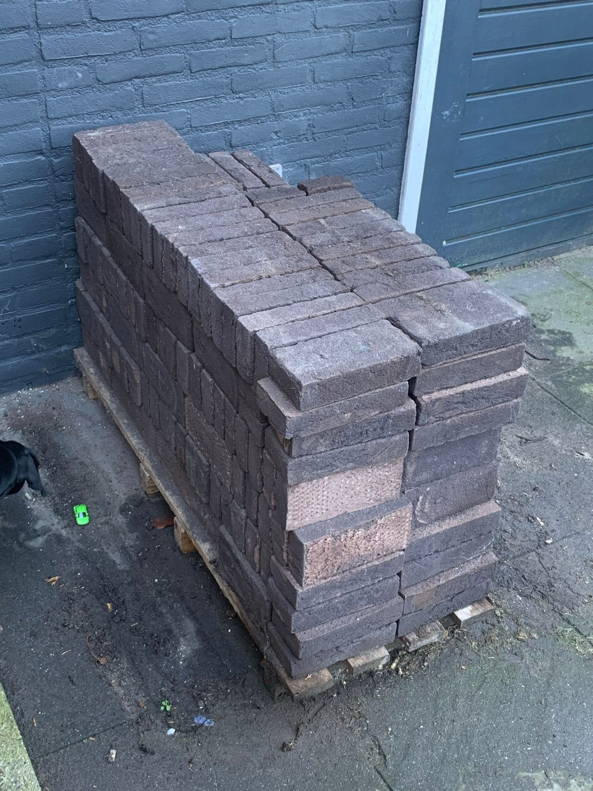 Donkergrijze bakstenen op pallet 230st, Ophalen, Gebruikt, Bakstenen