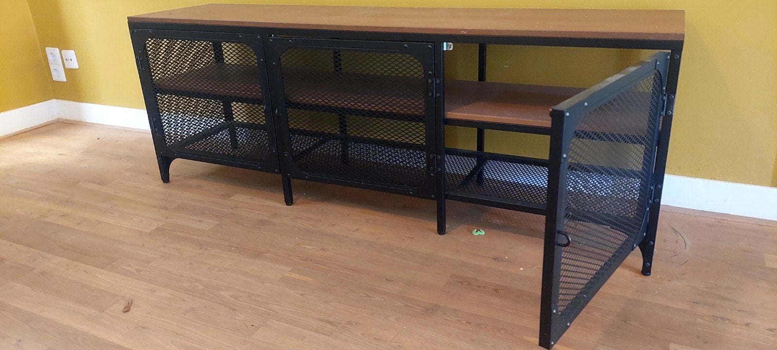 IKEA TV meubel - Industrieel design - Deze week ophalen, Ophalen of Verzenden