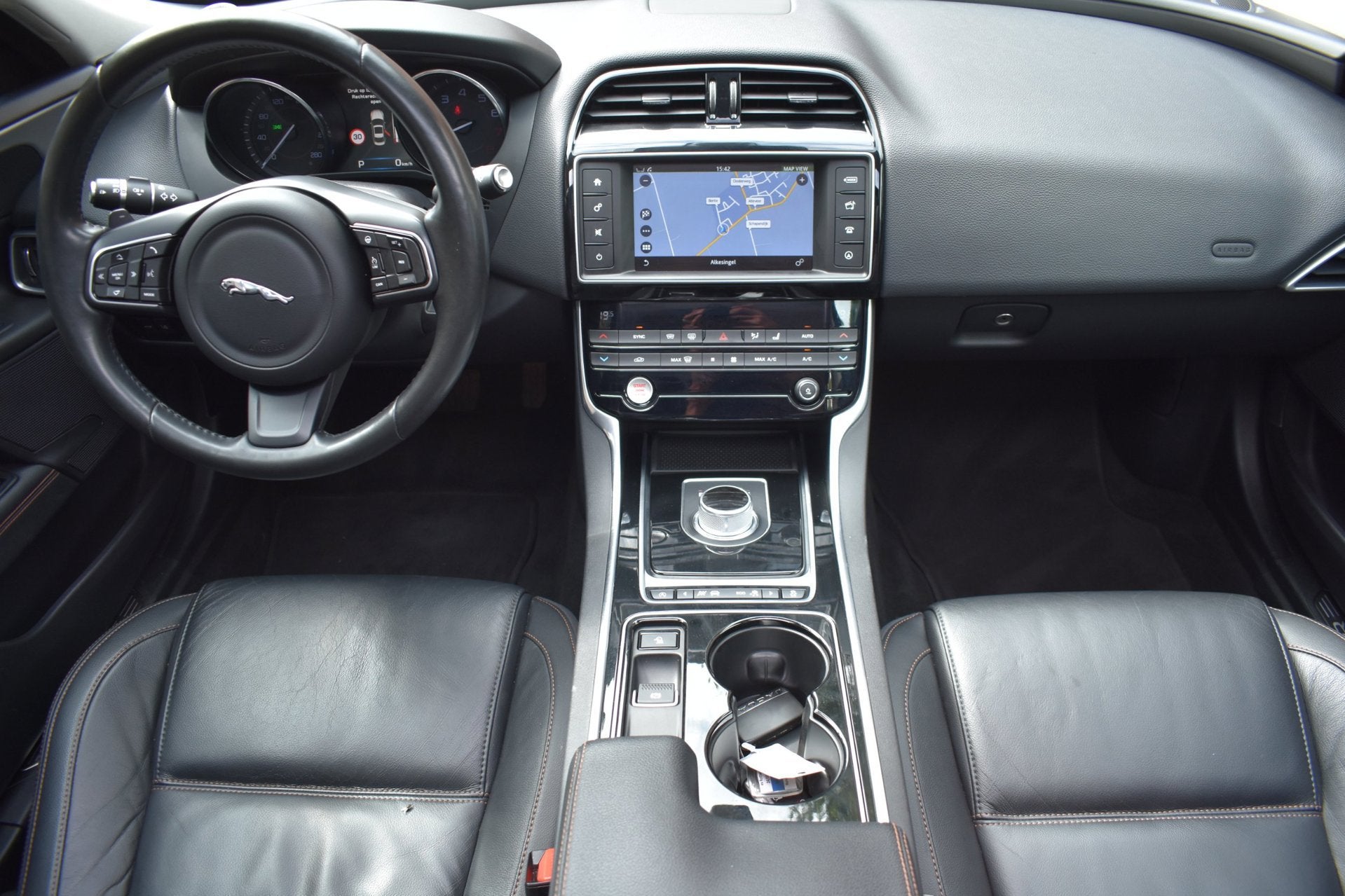 Jaguar XE 2.0 Portfolio '16 Pano Clima Navi Cruise Leder Inr, Automaat, Zwart, Leder, Bedrijf