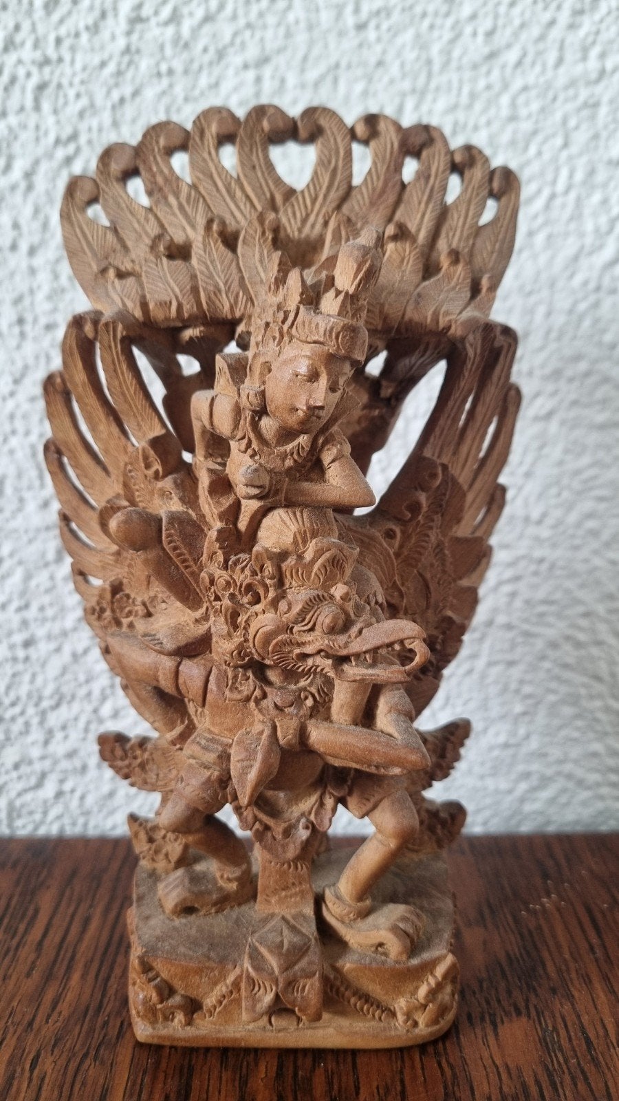 Houtsnijwerk beeldje uit Bali Indonesië Sandelhout, Antiek en Kunst, Ophalen of Verzenden