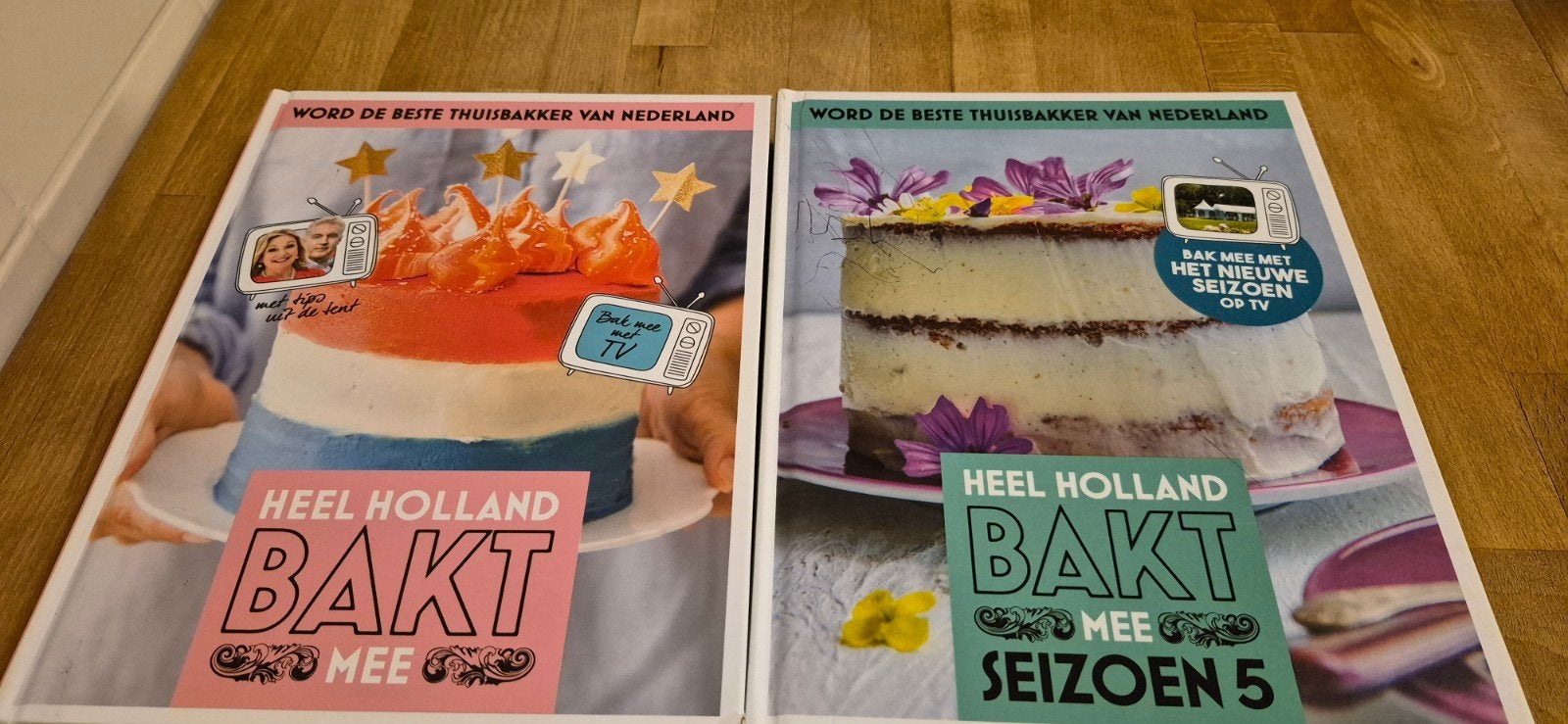 Heel Holland Bakt kookboeken 2 stuks, Boeken, Ophalen of Verzenden, Zo goed als nieuw, Heel Holland Bakt, Taart, Gebak en Desserts