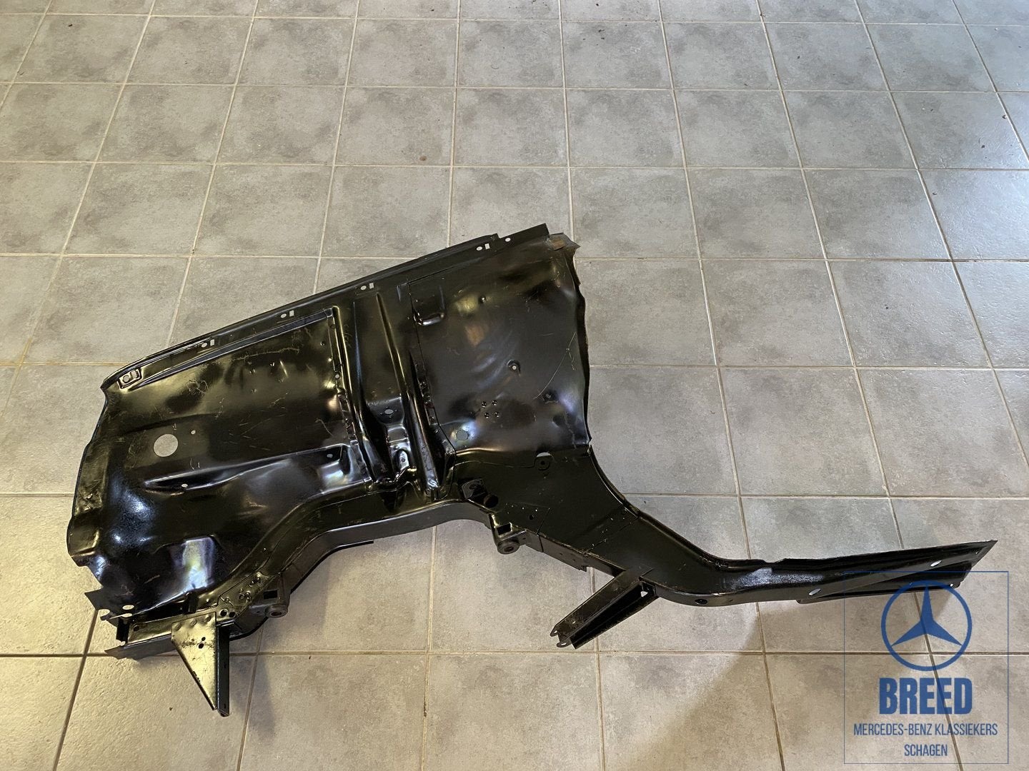 NOS wielkast links compleet voor Mercedes-Benz W114 W115 /8, Ophalen, -, Nieuw, Bumper