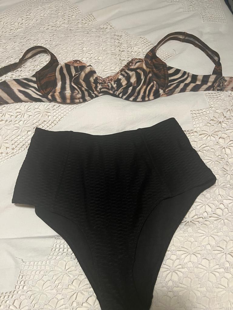 Mooie bikini bh mt 85E en broekje L hoog model, Ophalen of Verzenden, Gedragen, Zwart, Bikini