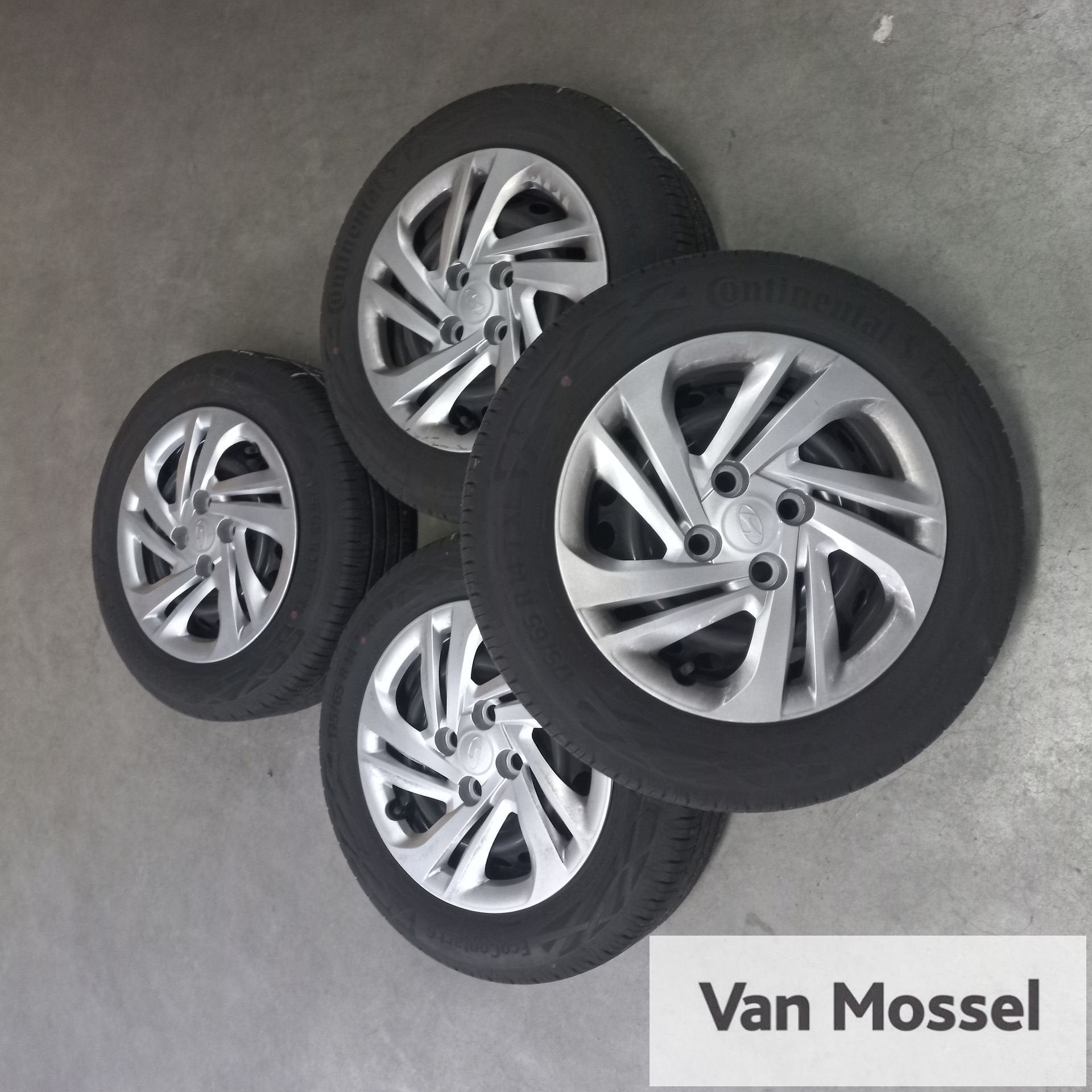 Hyundai I10 Continental EcoContact 6 175/65/R14 86T, Auto-onderdelen, Banden en Velgen, 14 inch, Gebruikt, -, 175 mm