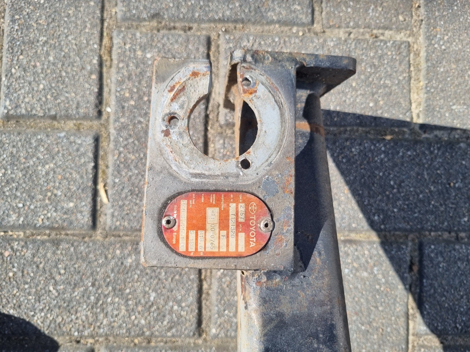 Toyota LC 100 trekhaak met bevestigingsbeugels (één krom), Ophalen