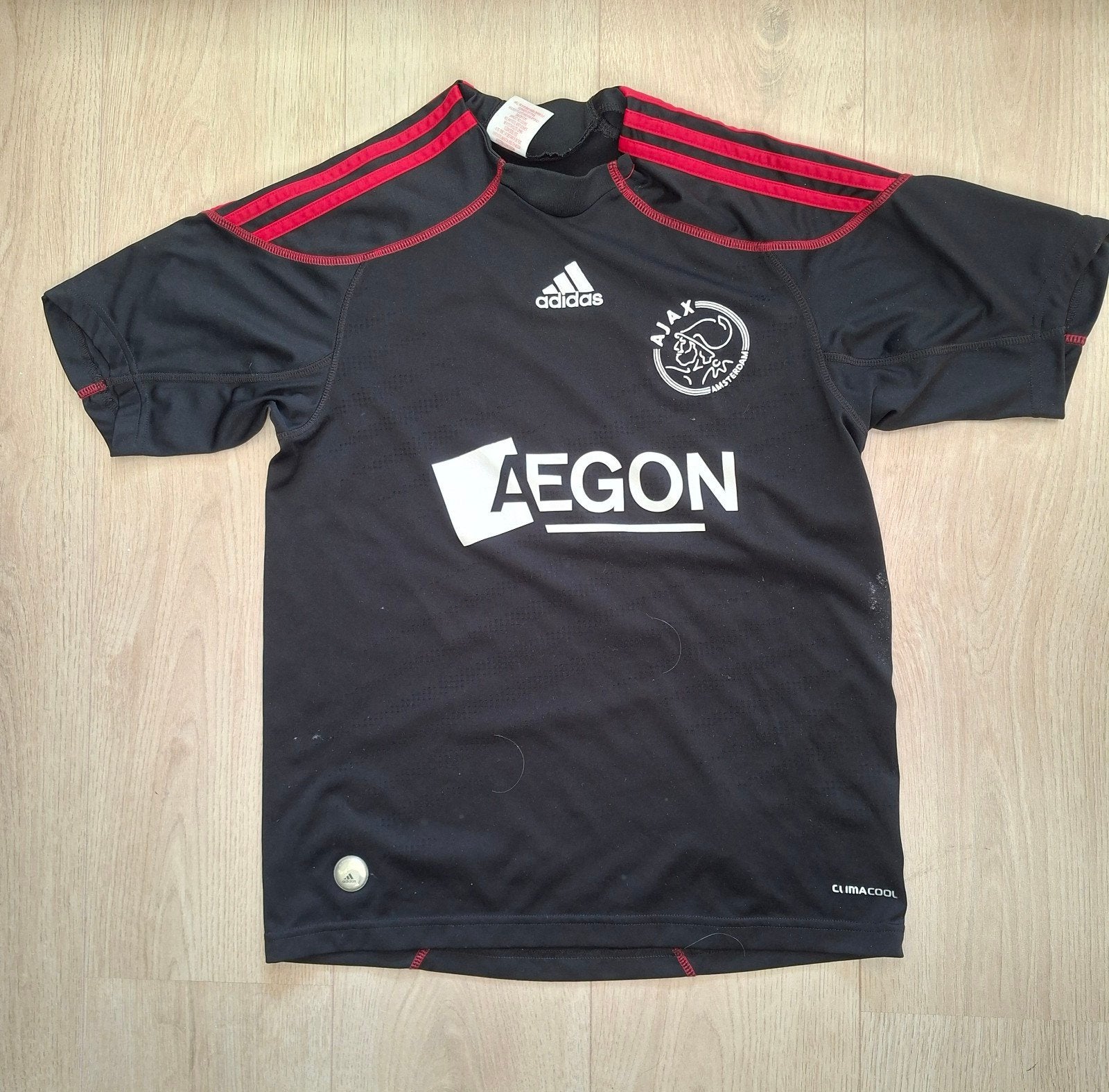167 .. Ajax uit voetbalshirt zwart met rode accenten, Ophalen of Verzenden, Zo goed als nieuw