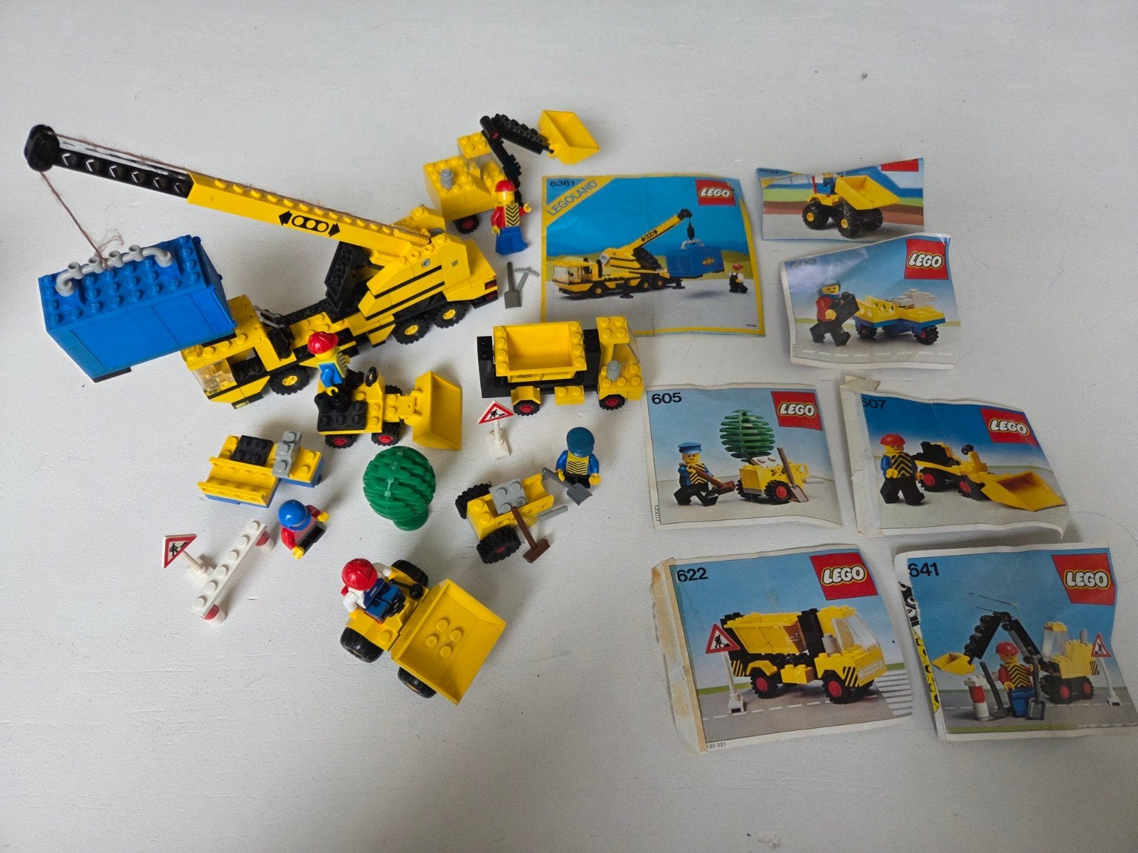 Vintage LEGO Legoland Bouwplaats Set met Kraan en Voertuigen, Kinderen en Baby's, Lego, Ophalen of Verzenden, Inclusief minifiguren