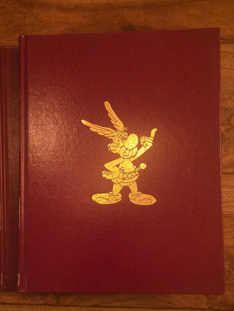 Asterix Omnibus - De Galliër, Het Gouden Snoeimes, De Gothen, Boeken, Meerdere stripboeken, Ophalen of Verzenden, Zo goed als nieuw