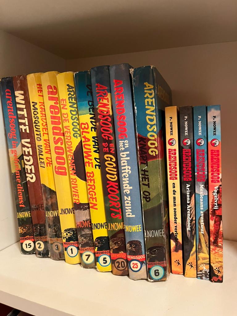 13 Arendsoog boeken, Ophalen of Verzenden, Gelezen