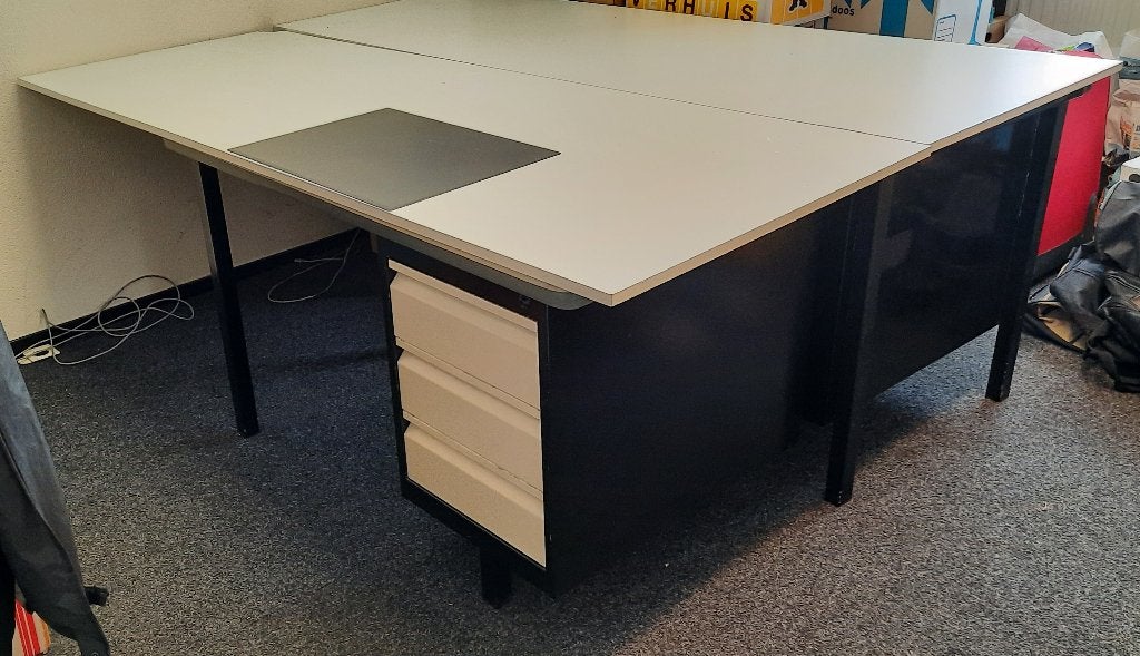 2 robuuste vintage metalen bureaus - Gispen stijl - geverfd, Huis en Inrichting, Bureaus, Ophalen, 160 cm, Gebruikt, Met lades