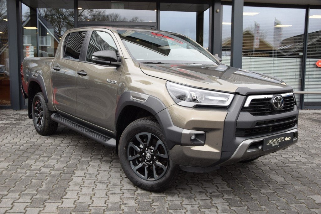 Toyota HILUX 2.8 D-4D DUBBEL CABIN 48V HYBRIDE INVINCIBLE A/, Auto's, Bestelauto's, Automaat, Huisgarantie, Met garantie (alle)