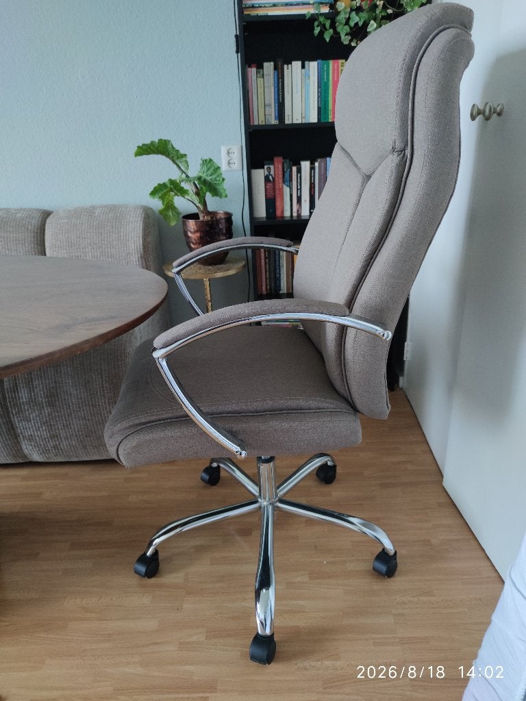 mooie, stevige comfortabele bureaustoel, hoogte verstelbaar, Ophalen, Gebruikt, Beige, Bureaustoel
