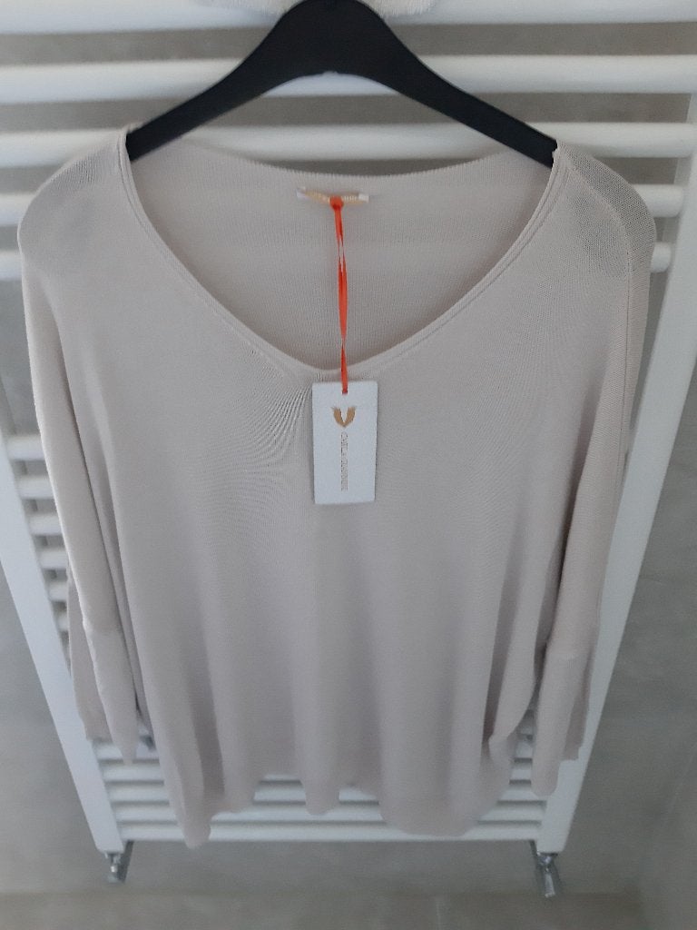 Nieuwe beige trui/top. Merk: Carla Giannini., Maat 38/40 (M), Verzenden, Carla Giannini, Beige