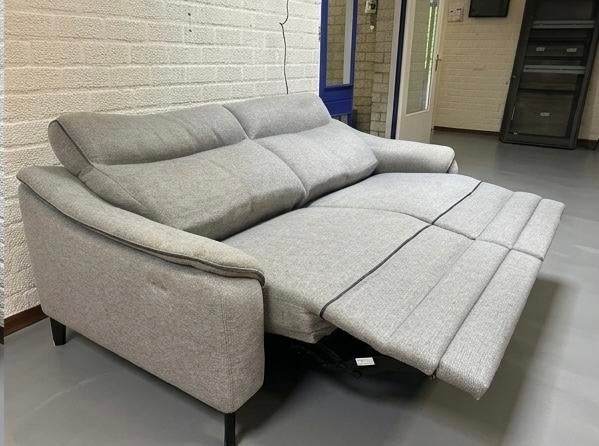 Henders & Hazel elektrische tweezitsbank met oplaadpunt, Huis en Inrichting, Banken | Bankstellen, Tweepersoons, 75 tot 100 cm