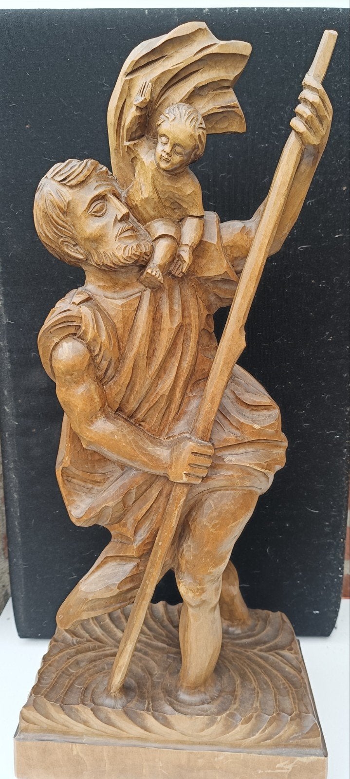 Gesigneerd houten religieus beeld van Sint Christoffel, Handgemaakt, Ophalen of Verzenden, 20 - 50 cm, Beeld