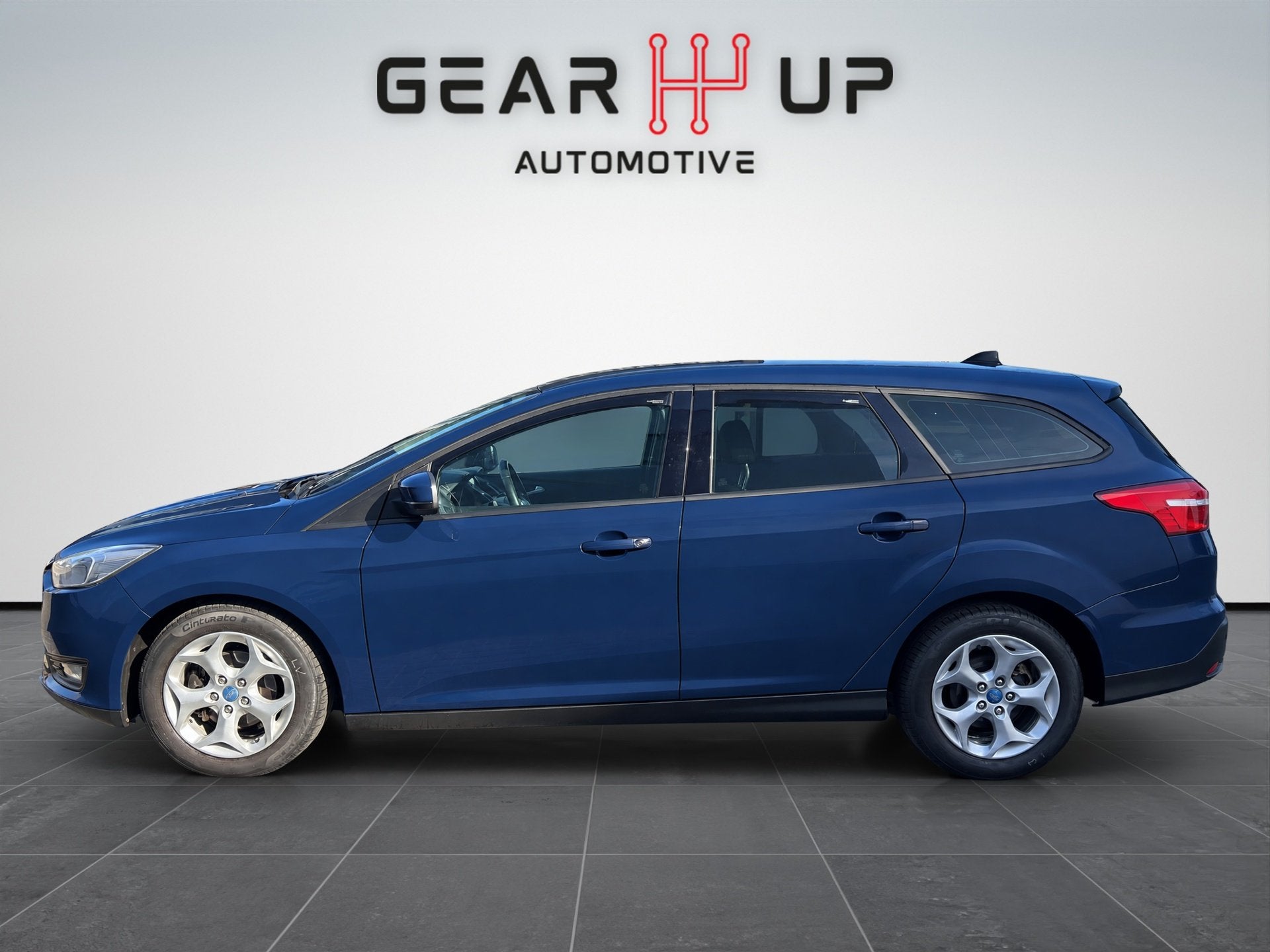Ford Focus Wagon 1.5 TDCI AUTOM AIRCO|CRUISE|CARPLAY|EXPORT|, Auto's, Gebruikt, 4 cilinders, Blauw, Onderhoudsboekje