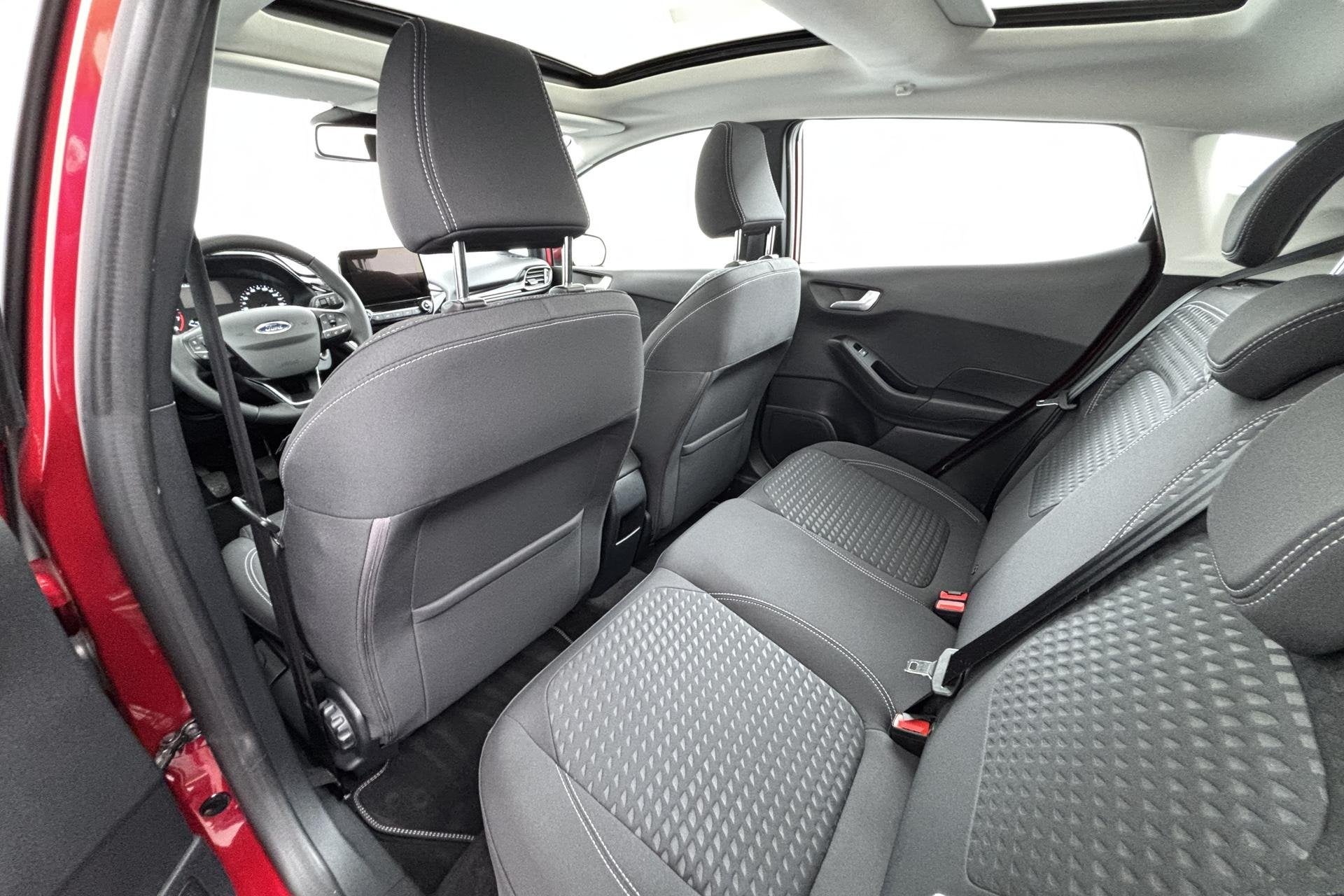 Foto 32 van Ford Fiesta 1.0 EcoBoost Titanium Nagenoeg nieuw en verrasse