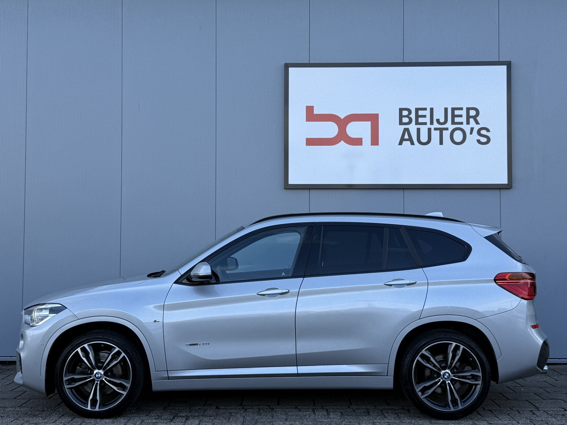 BMW X1 sDrive20i High Executive Automaat M-Pakket/Camera., 1998 cc, Euro 6, Bedrijf, SUV of Terreinwagen