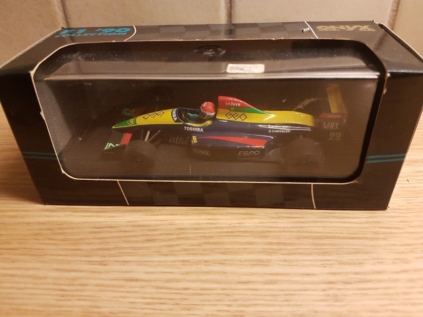f1 larrousse lamborghini 090 Eric bernard 1990, Hobby en Vrije tijd, Modelauto's | 1:43, Ophalen of Verzenden, Zo goed als nieuw