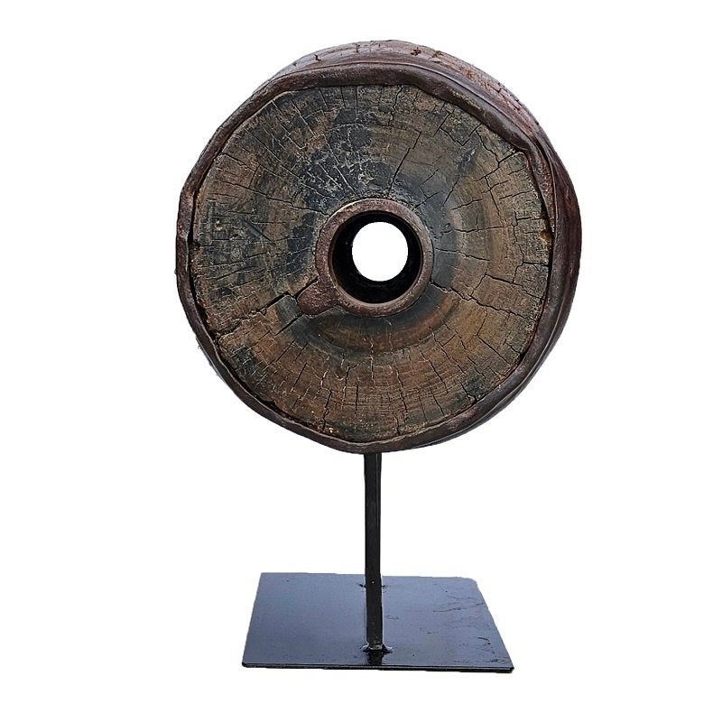Tonwiel Decoratie Houten Beeld Op Standaard Wielnaaf Hout, Antiek en Kunst, Overige onderwerpen, Ophalen of Verzenden, 20 - 50 cm