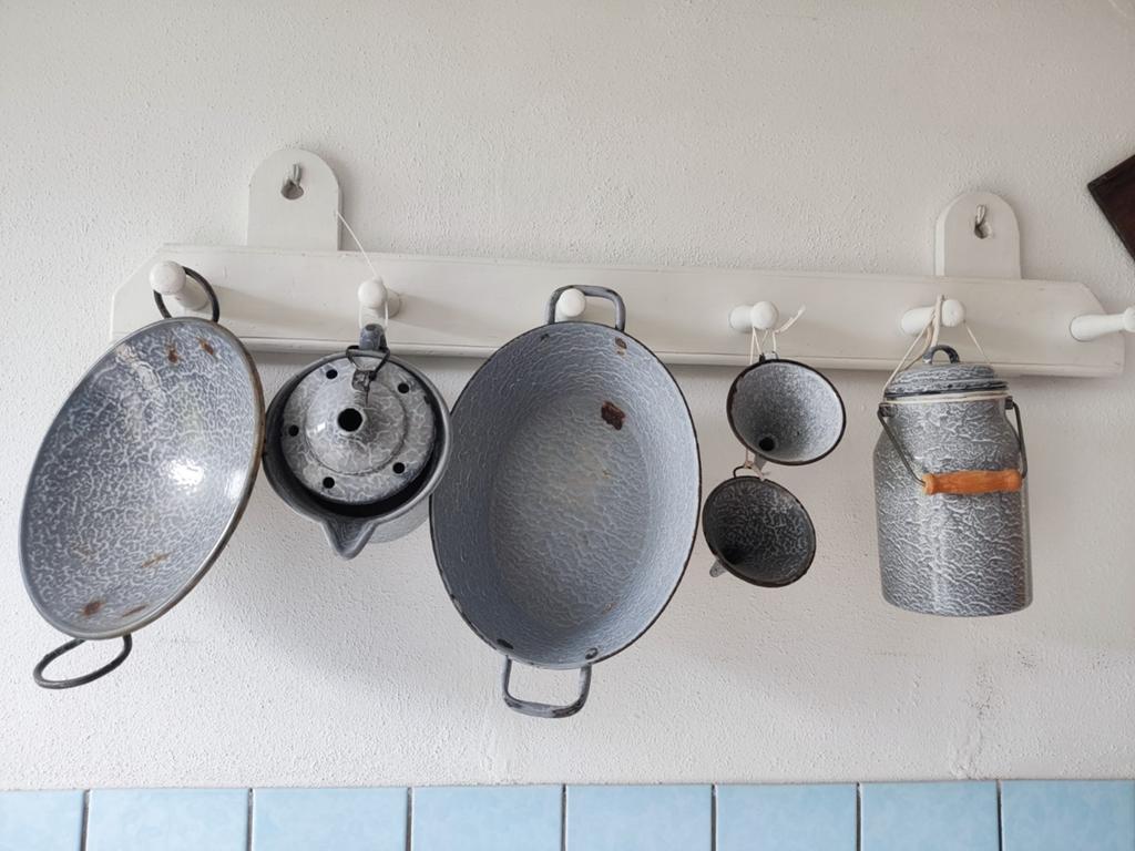 Verzameling vintage grijze wolkjes emaille en petroleumstel, Ophalen of Verzenden