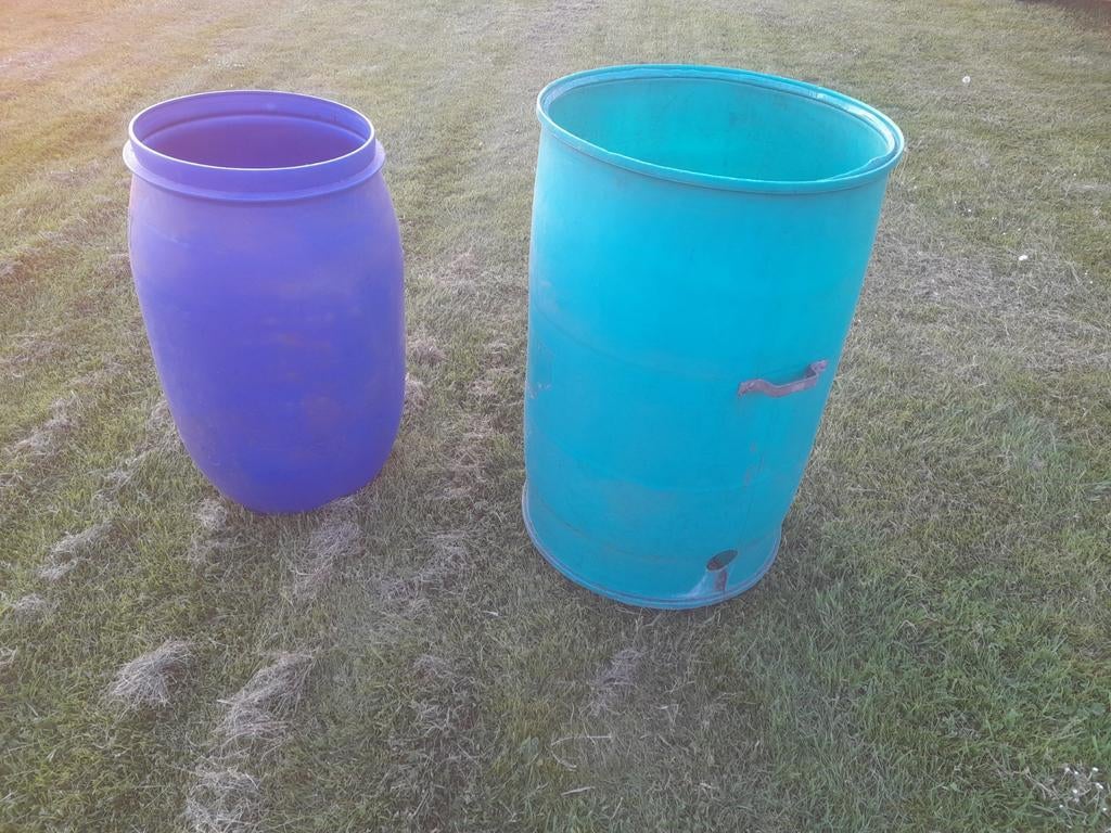 2 tonnen.  Gratis af te halen, Tuin en Terras, Regentonnen, 150 liter of meer, Ophalen, Gebruikt