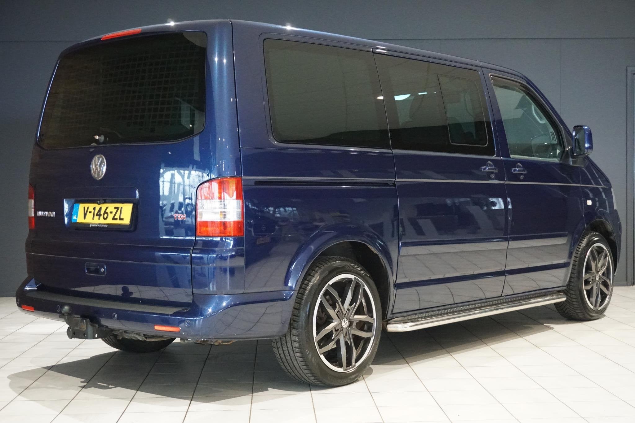 Volkswagen Transporter Multivan 2.5 TDI 175PK + TREKHAAK / S, Voorwielaandrijving, Stoelverwarming, Stof, Gebruikt