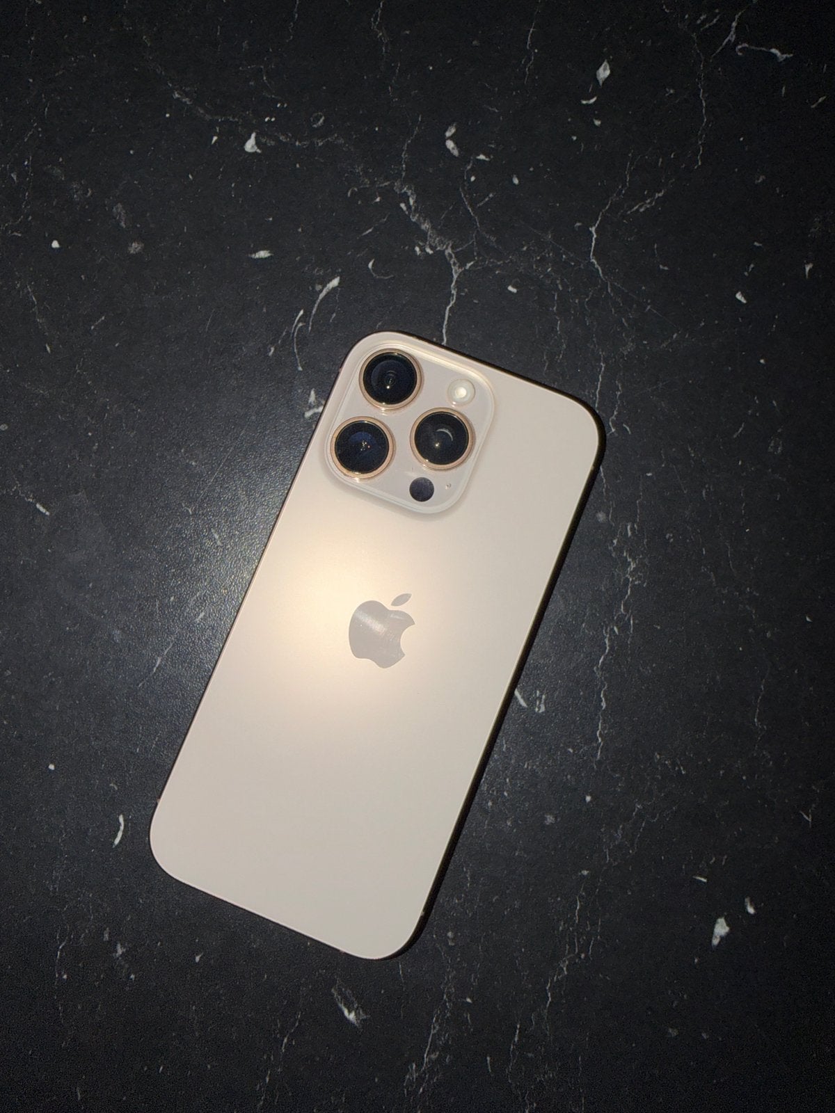iPhone 16 Pro – Desert Titanium - 98% batterij