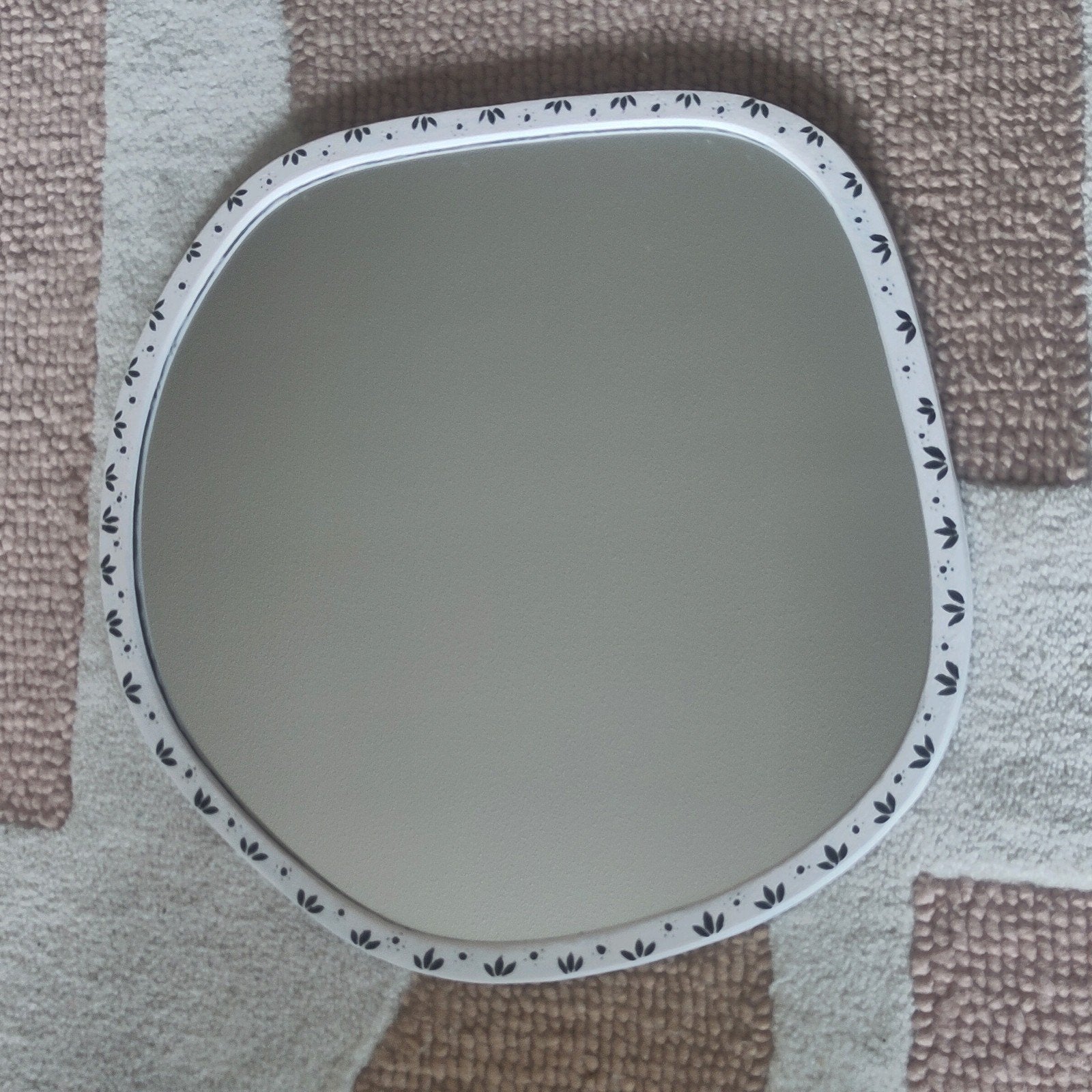Asymmetrische spiegel wit/zwart patroon - overschilderbaar, Ophalen, Minder dan 50 cm, Gebruikt, Minder dan 100 cm