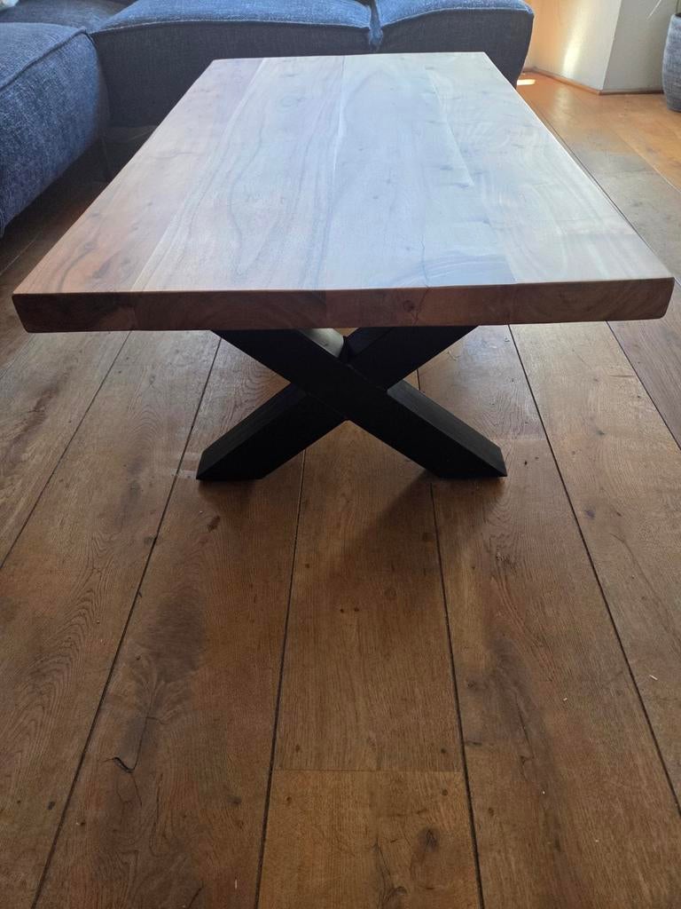 Massief houten salontafel 135x73cm, Huis en Inrichting, Tafels | Salontafels, Minder dan 50 cm, 50 tot 100 cm, 200 cm of meer