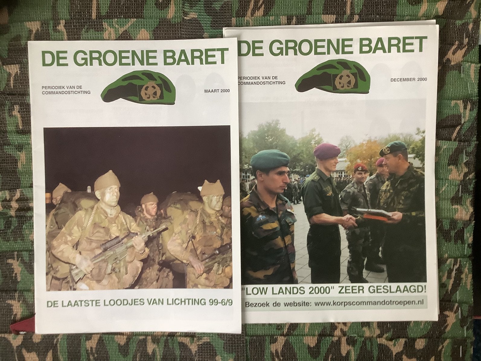 2 x Bladen van het Korps Commando Troepen, Verzamelen, Ophalen of Verzenden, Landmacht, Nederland, Embleem of Badge