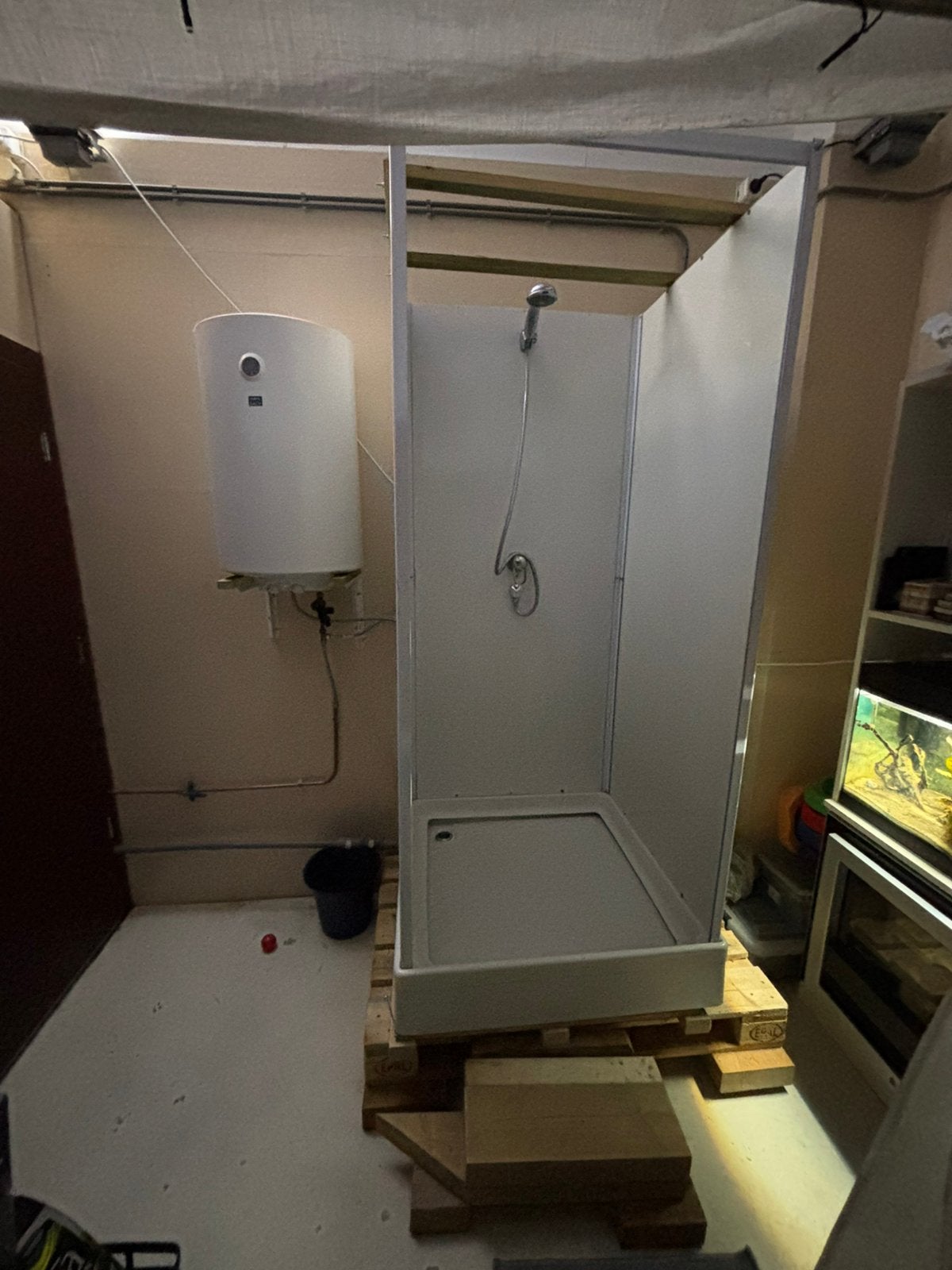 Nooddouche incl 80 liter boiler, Ophalen, Noodsanitair, Info@noodsanitair.nl, 3563AD