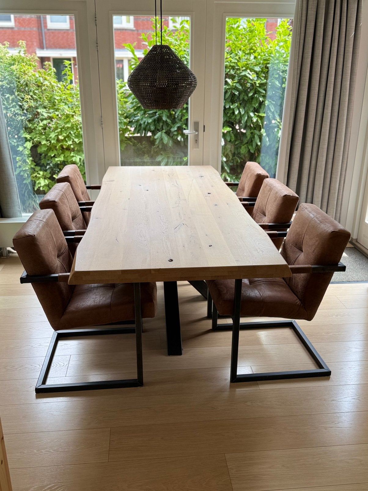Prachtige boomstamtafel 240 cm + 6 luxe stoelen – als nieuw!, Ophalen, Zo goed als nieuw