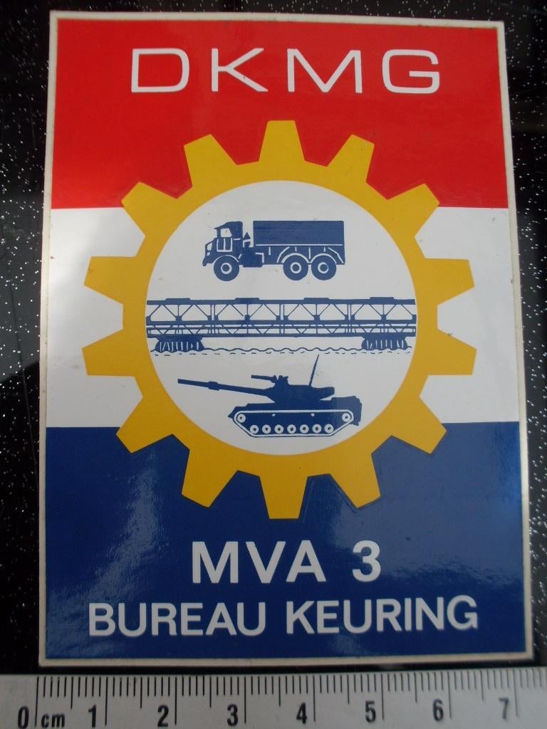 sticker mva 3 bureau keuringen dkmg logo embleem leger, Verzamelen, Stickers, Zo goed als nieuw, Bedrijf of Vereniging, Verzenden