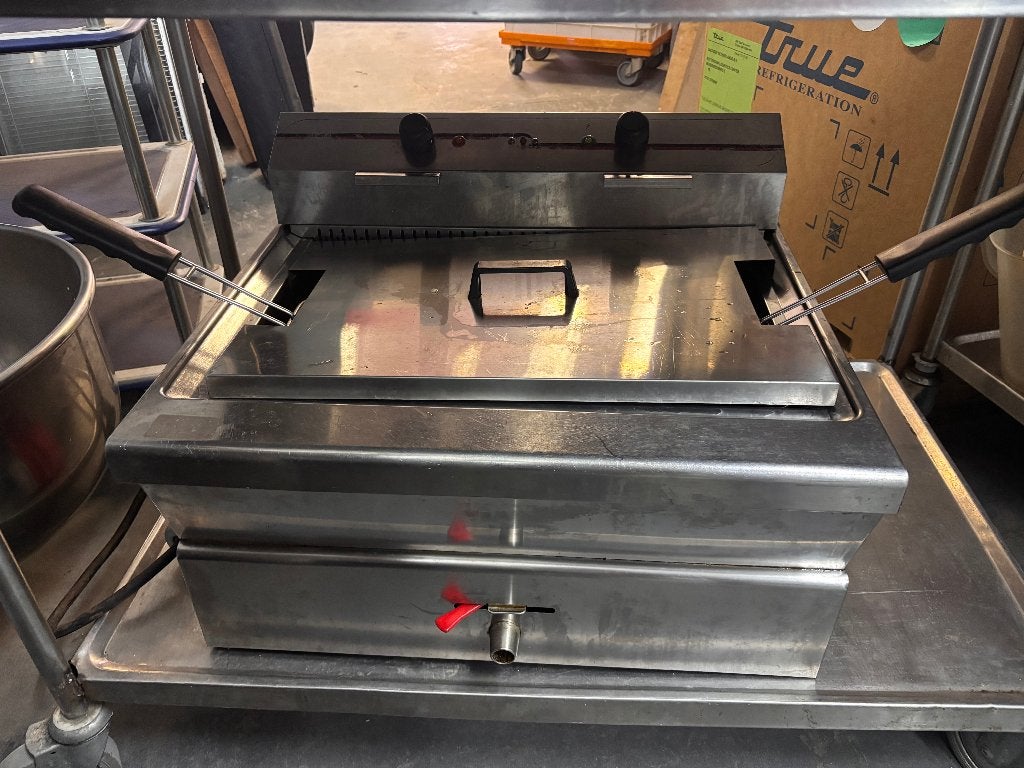 Friteuse Vis/Oliebollen 380v, Witgoed en Apparatuur, Frituurpannen, 4 liter of meer, Ophalen, Gebruikt