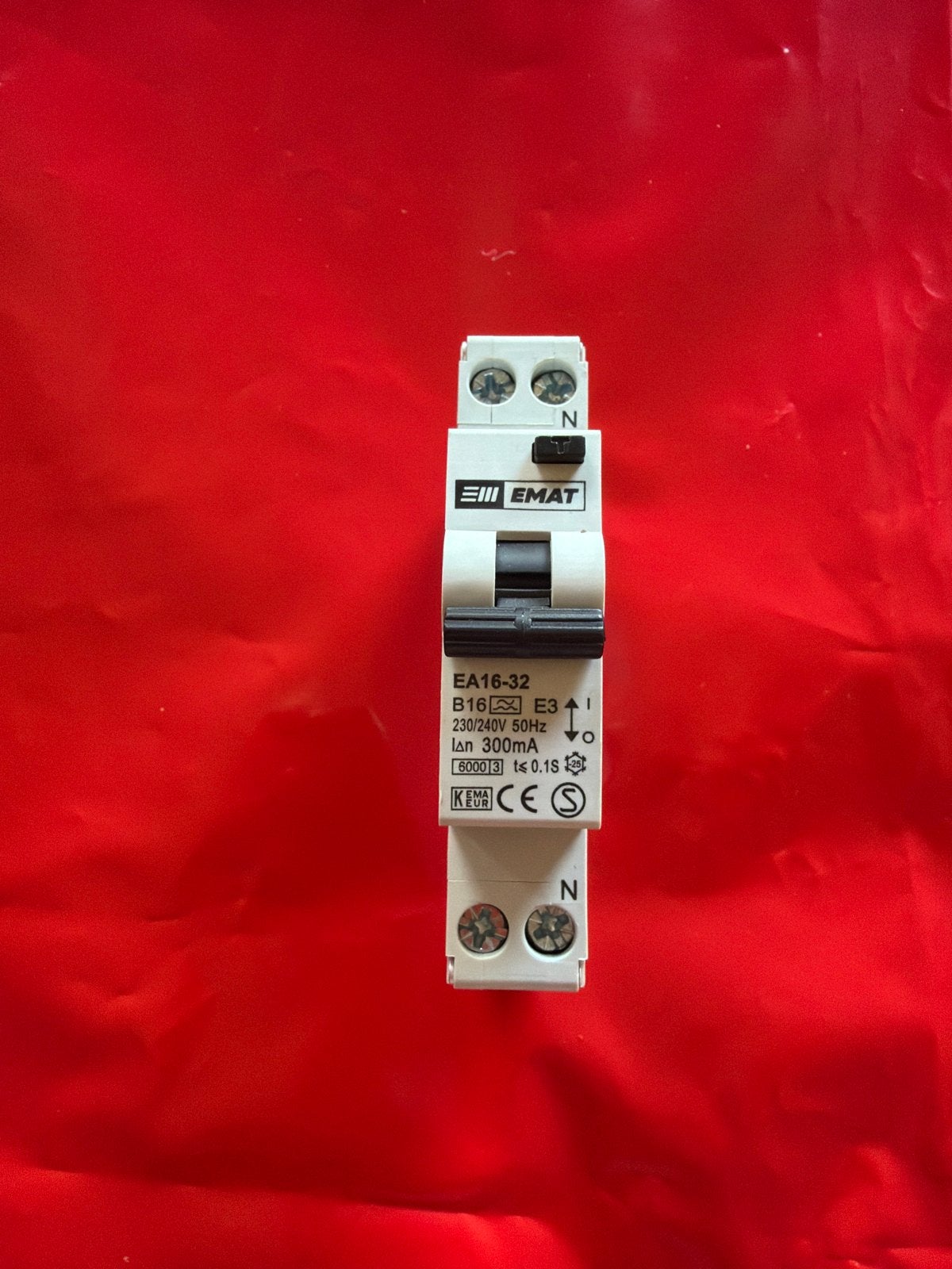EMAT Aardlekautomaat EA16-32 B16 300mA, Ophalen of Verzenden, Zo goed als nieuw, Emat, Aardlekautomaat