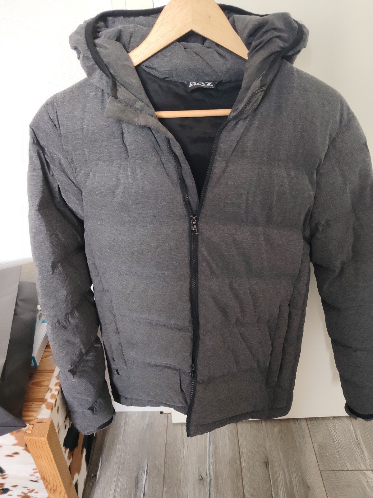 EA7 Emporio Armani gewatteerde jas met capuchon, Kleding | Heren, Emporio Armani, Ophalen of Verzenden, Zo goed als nieuw, Grijs